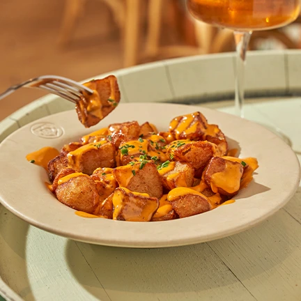 Patatas con salsa brava ligeramente picante