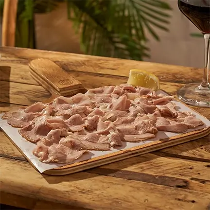 Carne mechada al estilo tradicional finamente cortada